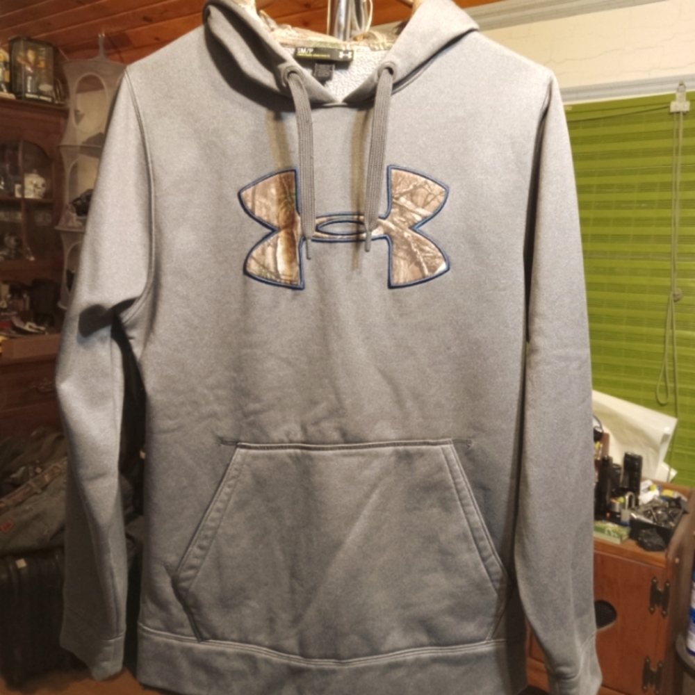 Under armor Hoodie unisex size small